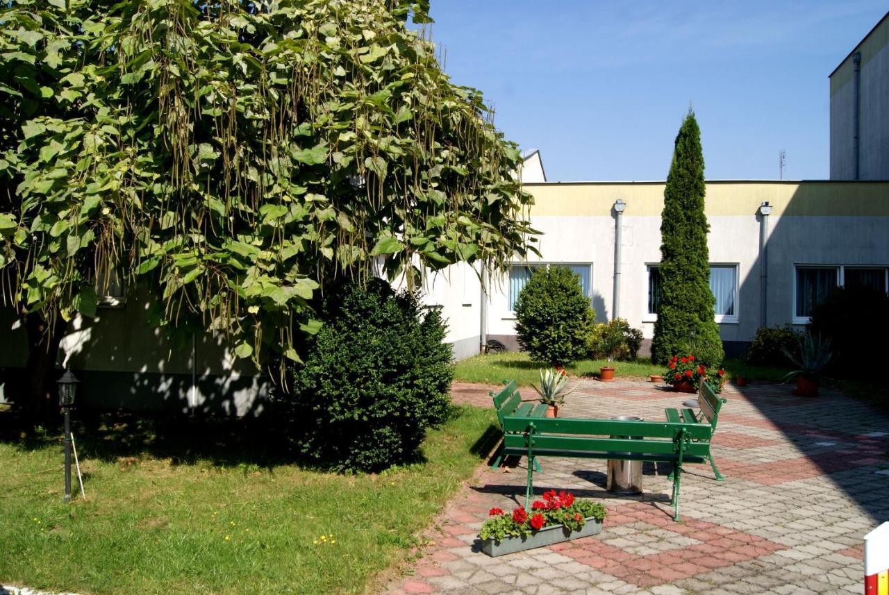 Hotel Holidays Slubice  Exterior photo